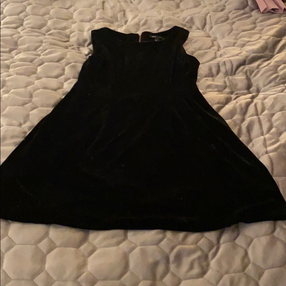 Sleeveless velvet dress